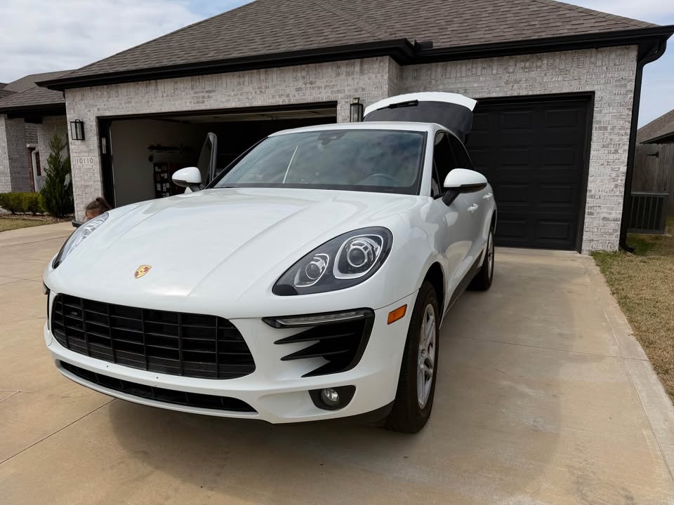 White 2018 Porsche Macan automatic 2.0L SUV For Sale