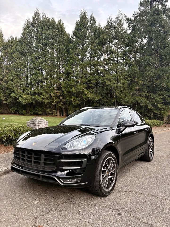 Black 2015 Porsche Macan Turbo automatic SUV For Sale