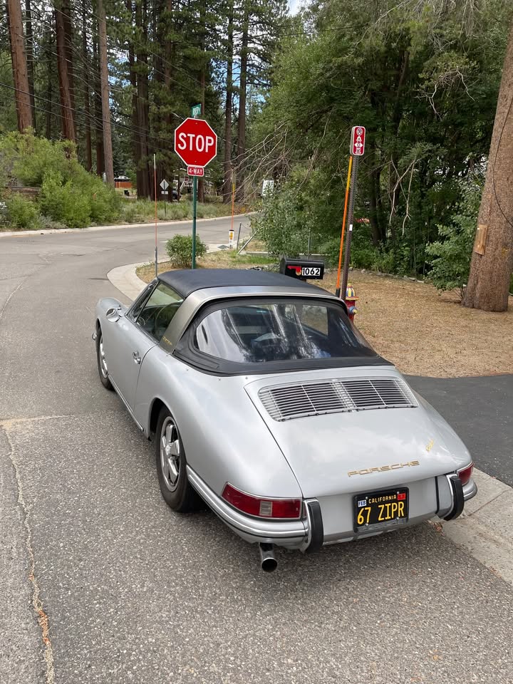 Classic silver 1967 Porsche 911 manual coupe For Sale