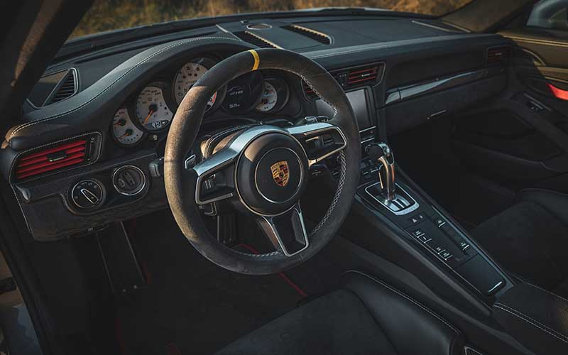 Porsche Manual vs Automatic: Which Transmission Is Right for You?