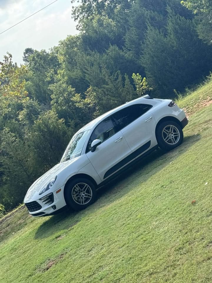 White 2017 Porsche Macan automatic SUV For Sale
