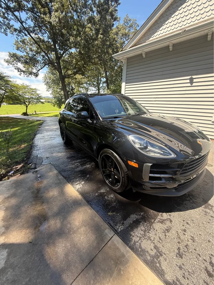 Black 2021 Porsche Macan S automatic SUV For Sale