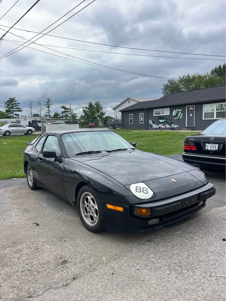 Classic black 1986 Porsche 944 coupe manual For Sale