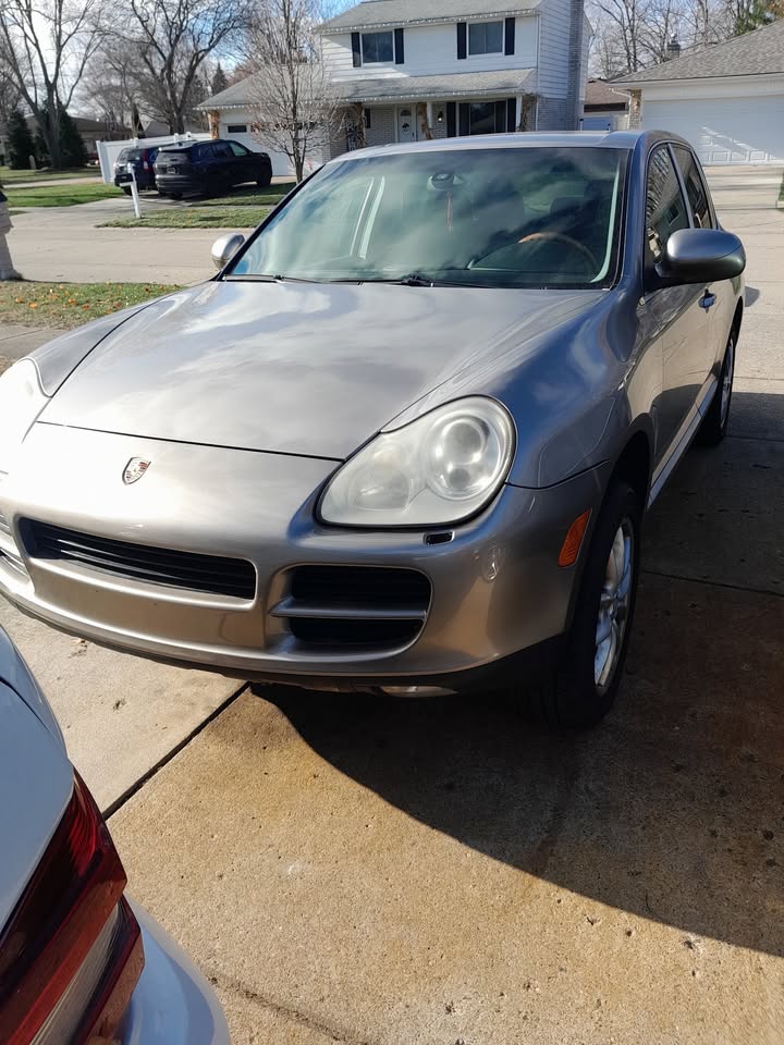 Silver 2005 Porsche Cayenne automatic SUV For Sale